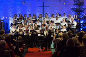 Jugendchor Eschersheim und Ehemalige beim Weihnachtskonzert 2015