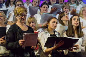 Die neue Chorleiterin Christine Danner beim Weihnachtskonzert des (noch) Jugendchores im Dezember 2015.