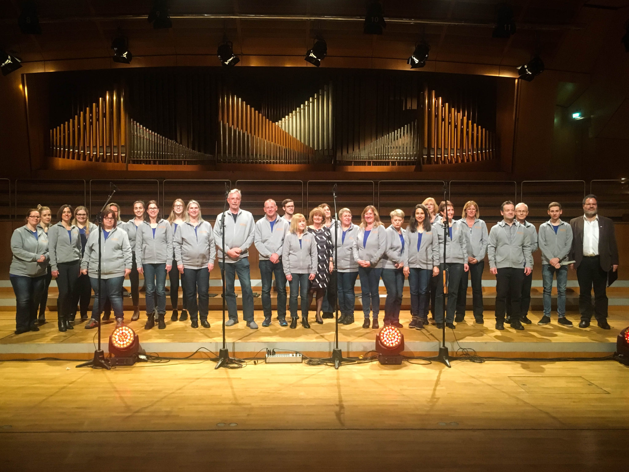Premiere der neuen Chorkleidung im HR-Sendesaal